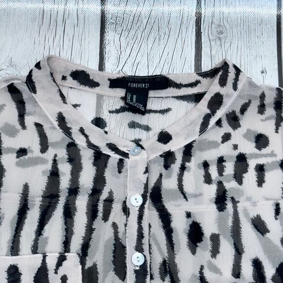 Women’s Rue 21 Animal Print Top Size Medium - Picture 2 of 3